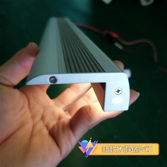 led̤2835l3L(zhng)XϽlyɫɫ~ɫ