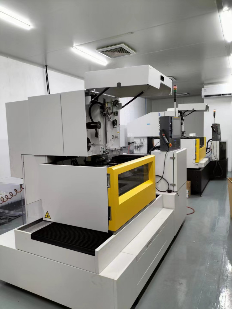 ˮʽ늻߽zиCFANUCROBOCUT-C400iCձԭbM