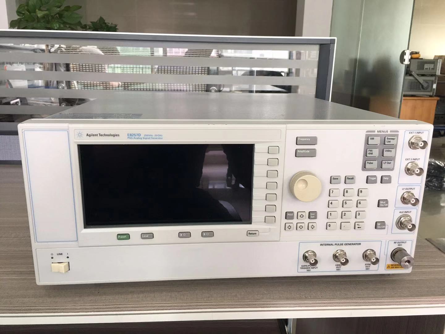 ݂Agilent E8257C cE8257D̖l