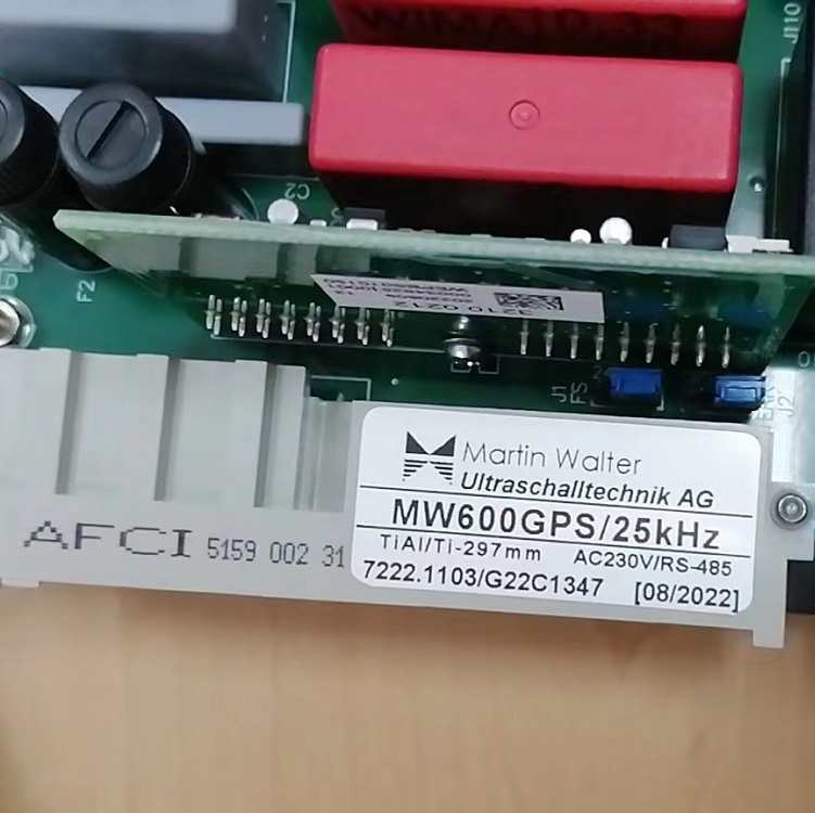 MARTIN WATERMARTIN WATERģK