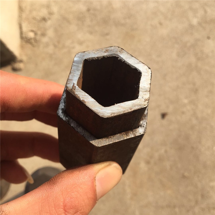 䓹 (ni)䓹 ĳ֮ٲ޹˾