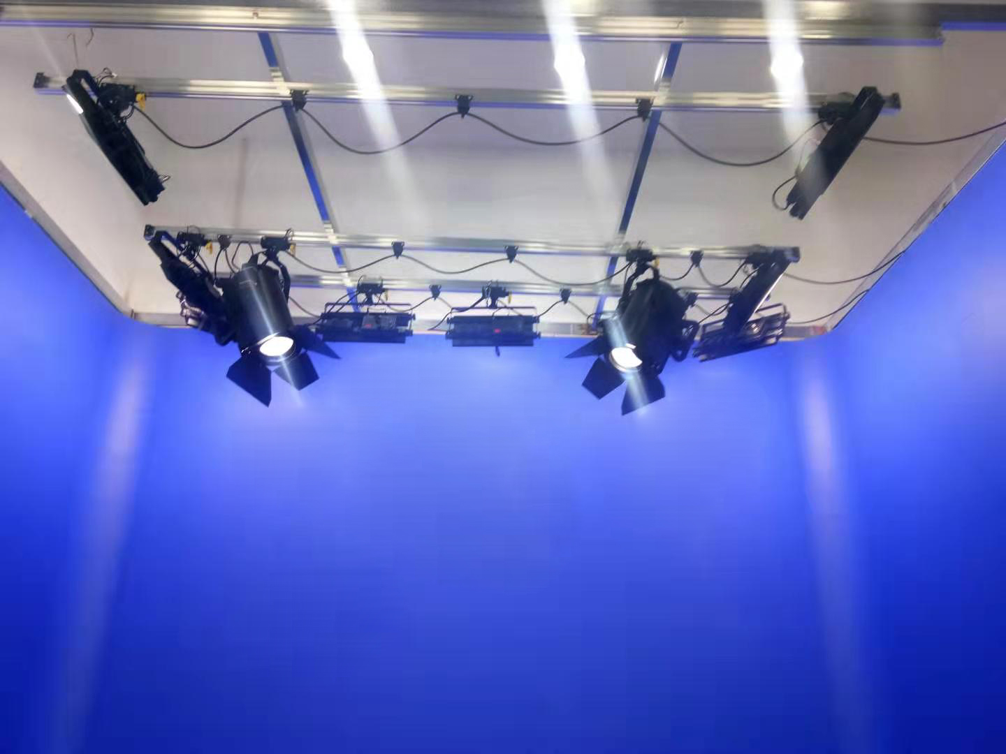 U{ ݲғG У@ҕ_ƴ{ ؚ